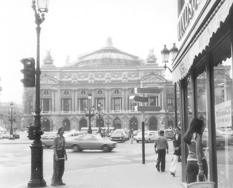 Paris 1977. Frente a ópera
